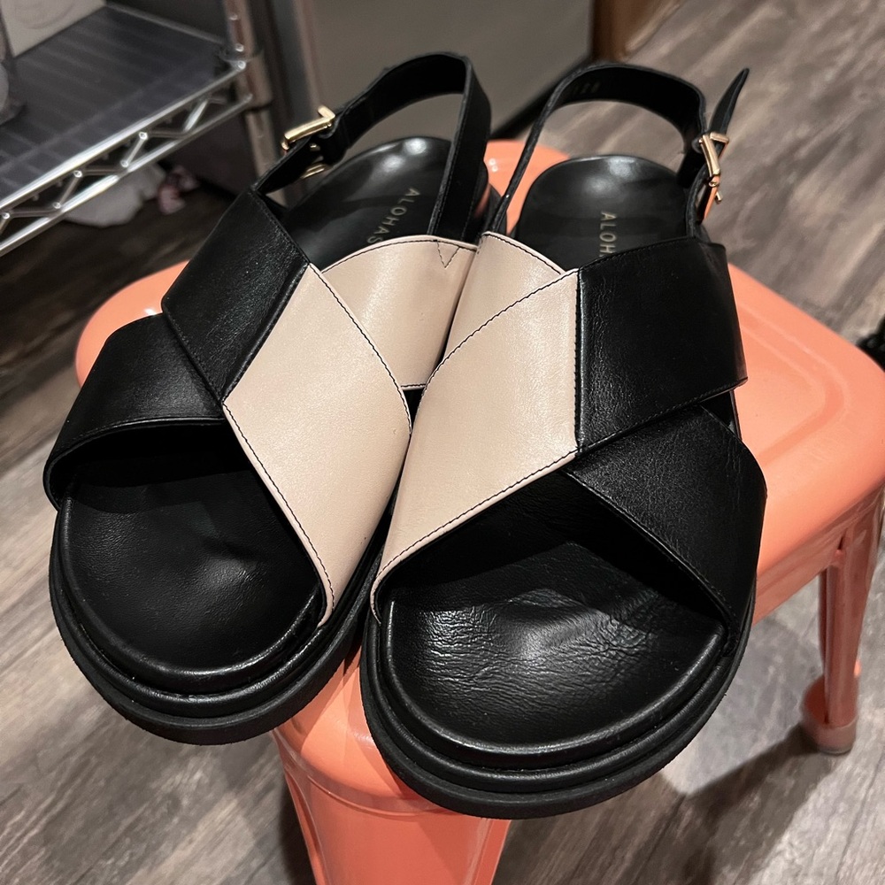 ALOHAS Black and Cream Minimalist Sandals